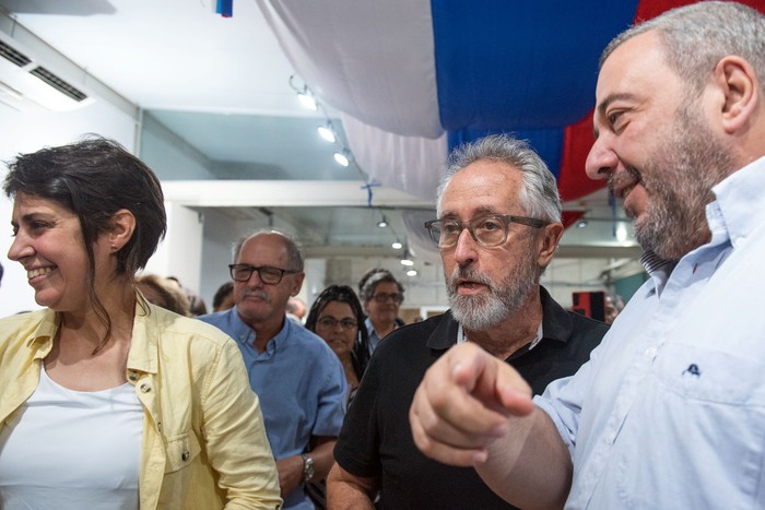 Verónica Piñeiro, Salvador Schelotto y Mario Bergara, el 10 de febrero, en La Huella de Seregni. · Foto: Gianni Schiaffarino