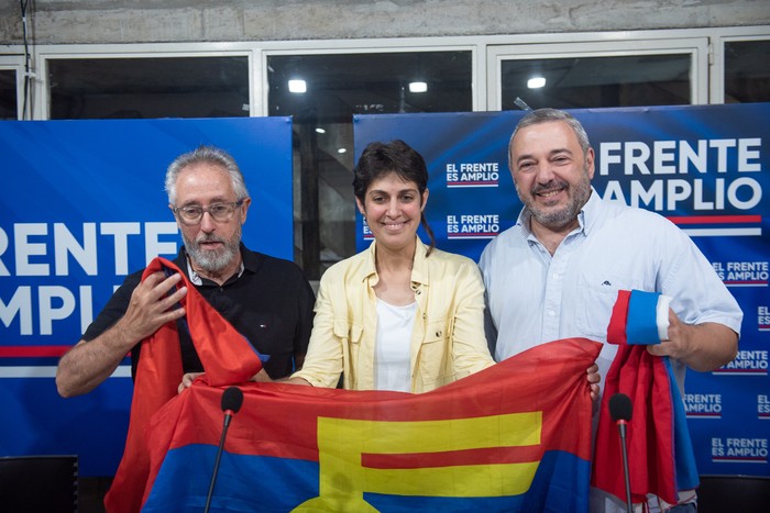 Salvador Schelotto, Verónica Piñeiro y Mario Bergara, el 10 de febrero en La Huella de Seregni. · Foto: Gianni Schiaffarino