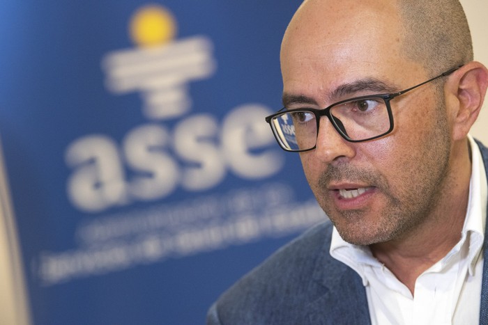 Álvaro Danza en el edificio de ASSE. · Foto: Gianni Schiaffarino