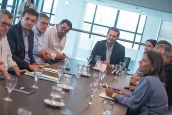 Gustavo Leal, Martín Clavijo, Jorge Díaz, Alejandro Sánchez y Rodrigo Ferrés, en la Torre Ejecutiva, durante la reunión de transición en Presidencia, el 13 de febrero. · Foto: Gianni Schiaffarino