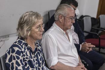 Ana Iewdiukow y Pablo Carrasco durante una audiencia judicial, el 17 de febrero. · Foto: Ernesto Ryan