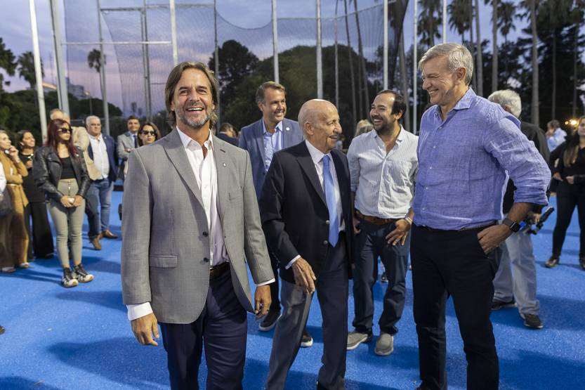 Lacalle Pou en la pista de atletismo