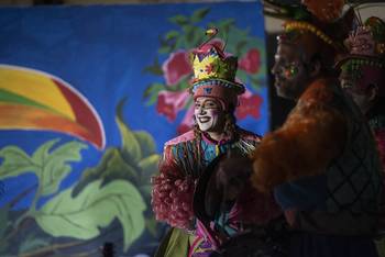 Murga Gente Grande, durante el Carnaval + inclusivo, en el tablado del Museo del Carnaval  (archivo, febrero de 2025). · Foto: Diego Vila