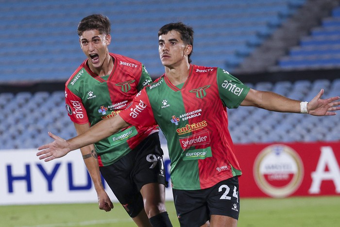 Valentín Adamo, de Boston River, luego de anotar su gol ante Ñublense, el 19 de febrero en el estadio Centenario. · Foto: Rodrigo Viera Amaral