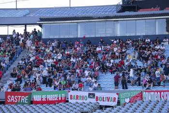 Hinchas de Boston River, durante el partido ante Ñublense, el 19 de febrero, en el estadio Centenario. · Foto: Rodrigo Viera Amaral