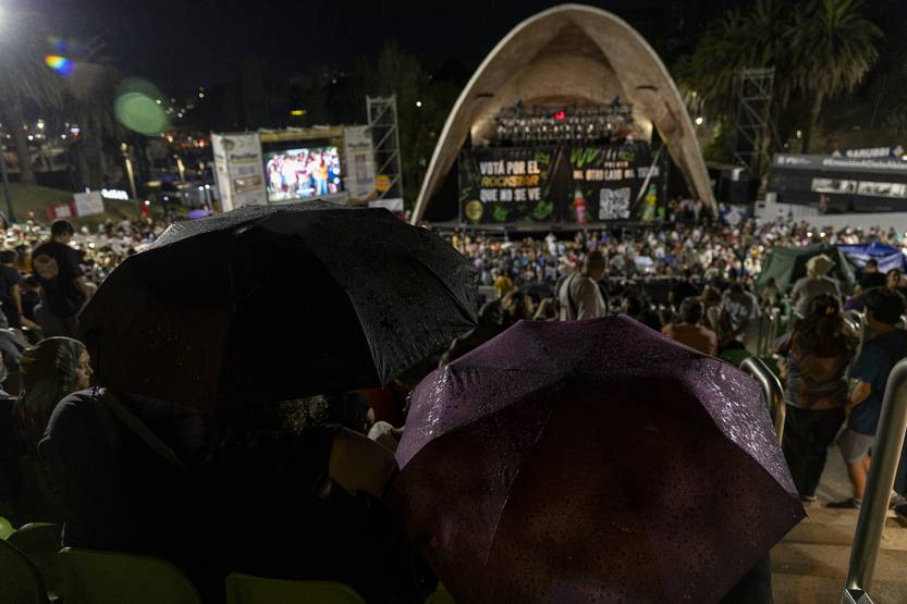 20250228 carnaval lluvia