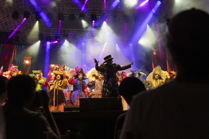 Murga Asaltantes con Patentes, el 22 de febrero en el Teatro de Verano. · Foto: Rodrigo Viera Amaral