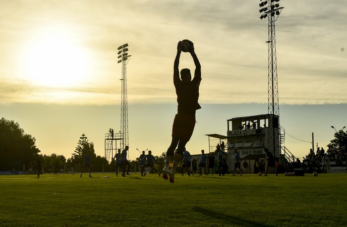 Kevin Dawson, arquero de Defensor Sporting, previo al partido ante Plaza Colonia, en el Parque Prandi. · Foto: Ignacio Dotti