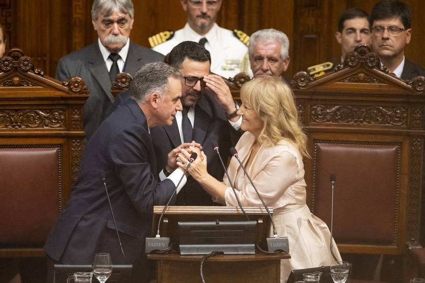 20250301 yamandú presidente 02