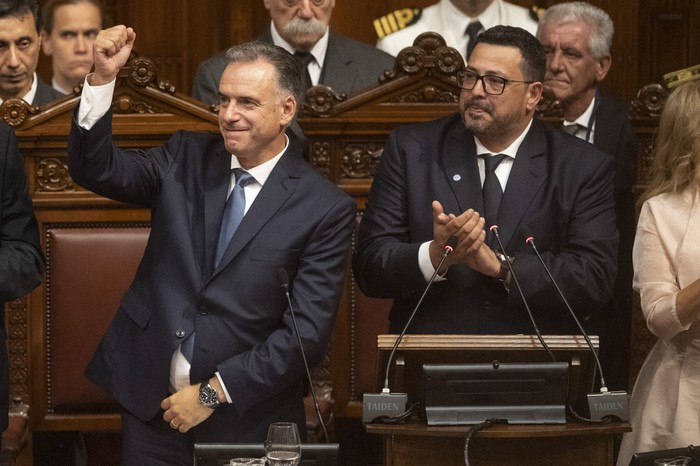 Yamandú Orsi tras su juramento en la Asamblea General. · Foto: Alessandro Maradei