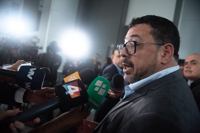 Alejandro Sánchez, el 3 de febrero, en rueda de prensa en la Torre Ejecutiva, en Montevideo. · Foto: Gianni Schiaffarino