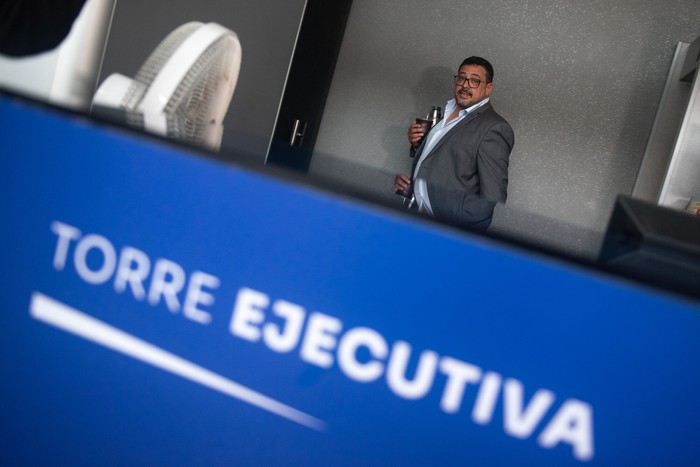 Alejandro Sánchez, el 3 de marzo, en la Torre Ejecutiva en Montevideo. · Foto: Gianni Schiaffarino