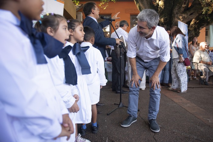 Pablo Caggiani, en la Escuela 142 de tiempo completo República del Perú. · Foto: Gianni Schiaffarino