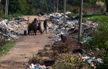 Foto principal del artículo 'Más del 60% considera que la educación y la pobreza deberían ser áreas prioritarias en el presupuesto quinquenal, según encuesta de Cifra' · Foto: Gianni Schiaffarino