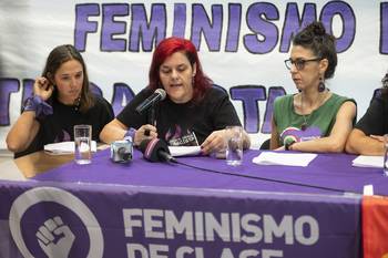 Nadia dos Santos, Carolina Spilman, Judith Varela, durante una conferencia de prensa en la sede del PIT-CNT, previo al paro de mujeres del 8 de marzo. · Foto: Alessandro Maradei