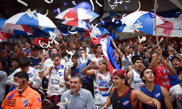 Hinchada de Nacional, el 10 de marzo, en el Gran Parque Central. · Foto: Gianni Schiaffarino