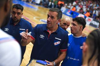 Álvaro Ponce, entrenador de Nacional, durante un partido en el Gran Parque Central (archivo, marzo de 2025). · Foto: Gianni Schiaffarino