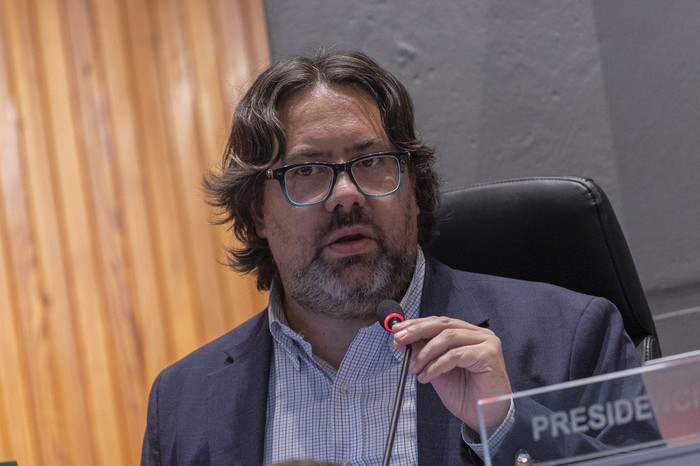 Mauricio Zunino, intendente de Montevideo durante su comparecencia en la Junta Departamental. · Foto: Rodrigo Viera Amaral