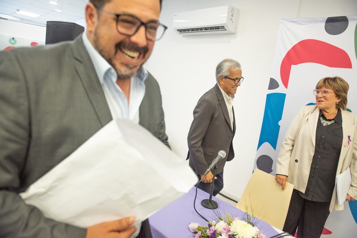 Alejandro Sánchez, Juan Castillo y Graciela Fernández, el 14 de marzo, durante la asunción de autoridades del Inacoop. · Foto: Gianni Schiaffarino