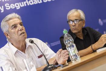 Luis Puig y Juan Castillo en la sede ministerial. · Foto: Ernesto Ryan
