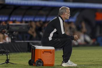 Marcelo Bielsa en el estadio Centenario, archivo 2025. · Foto: Rodrigo Viera Amaral