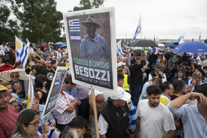 Movilización en apoyo a Guillermo Besozzi, en Soriano. (archivo, marzo de 2025) · Foto: Alessandro Maradei