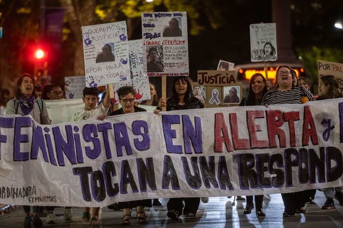 Alerta feminista, el 24 de marzo, por la avenida 18 de Julio de Montevideo. · Foto: Mara Quintero