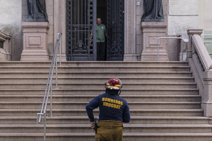 Facultad de Medicina es desocupada por amenaza de bomba (archivo, 2025) · Foto: Ernesto Ryan