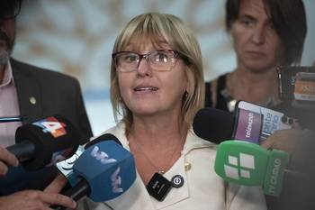 Cristina Lustemberg, en rueda de prensa, luego de la Comisión de Salud (archivo, abril de 2025). · Foto: Alessandro Maradei