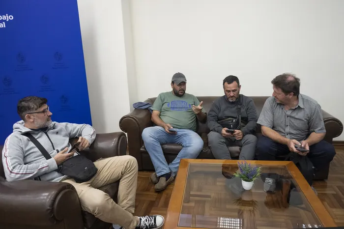 Trabajadores de Paycueros, en el MTSS (archivo, abril de 2025). · Foto: Alessandro Maradei