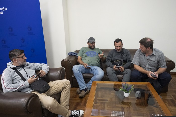 Marcos Nieto, Antonio Ferreira, Nery Uria y Carlos Bico en el MTSS. · Foto: Alessandro Maradei