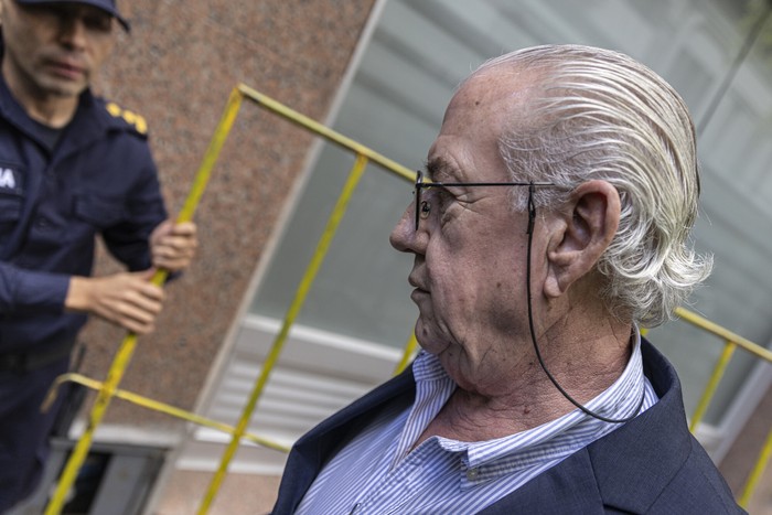 Pablo Carrasco llega a la audiencia de Conexión Ganadera, en el juzgado de Concurso de la calle San José, en Montevideo (archivo, abril de 2025). · Foto: Ernesto Ryan