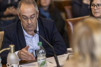 El ministro José Carlos Mahía durante su presencia en la Comisión de Educación y Cultura. · Foto: Ernesto Ryan
