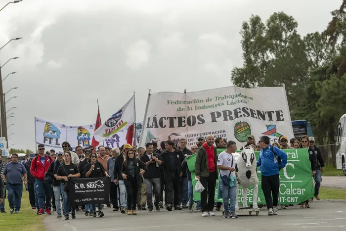 Movilización de trabajadores de la industria láctea (archivo, abril de 2025) · Foto: Ignacio Dotti