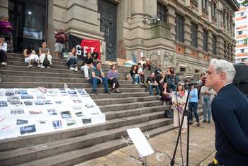 Leonardo Ruidíaz, el 11 de abril, en el liceo IAVA. · Foto: Gianni Schiaffarino