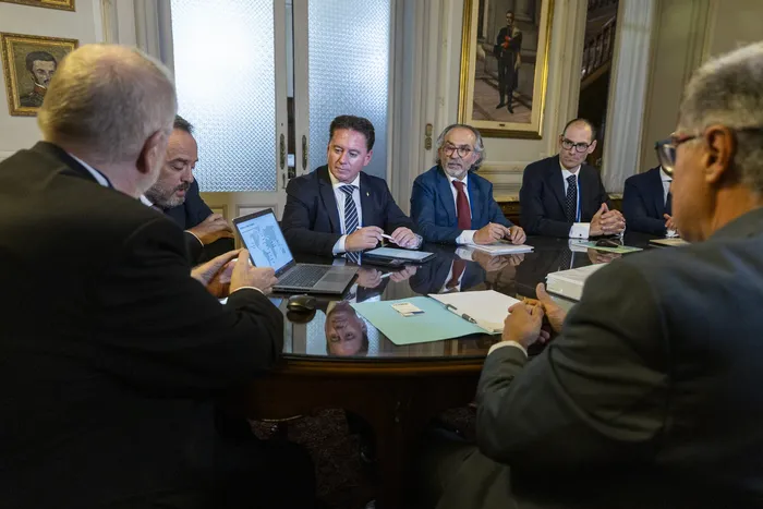 Mario Cardama junto a grupo de inversores (archivo, abril de 2025). · Foto: Rodrigo Viera Amaral