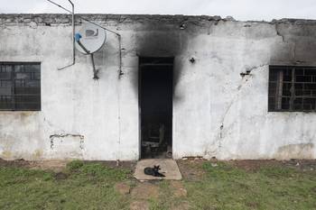 Casa quemada en el pueblo Cardozo Chico. · Foto: Alessandro Maradei