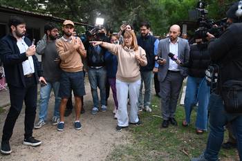 Cecilia Cairo, el 15 de abril, en rueda de prensa en su casa. · Foto: Alessandro Maradei