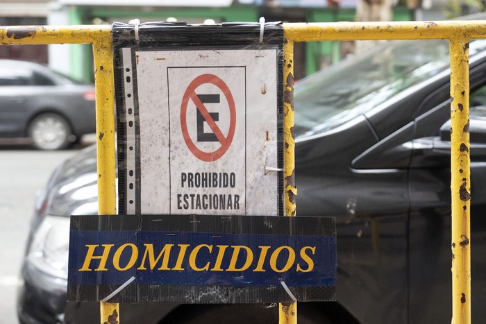 Foto principal del artículo 'La Justicia investiga conexión entre el asesinato del padre del futbolista Geral Froste y otros ataques en el barrio Nuevo Ellauri' · Foto: Alessandro Maradei