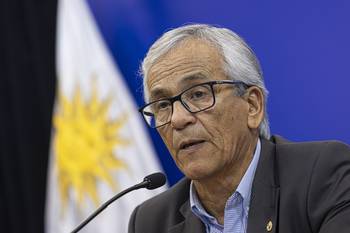 Juan Castillo en conferencia de prensa. (Archivo, abril de 2025) · Foto: Rodrigo Viera Amaral