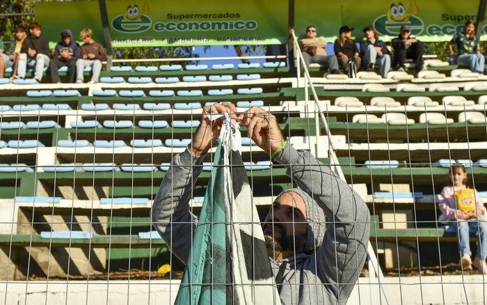 Hinchas de Plaza Colonia. (archivo, abril de 2025). · Foto: Ignacio Dotti