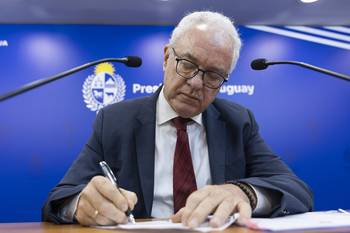 Mario Lubetkin, el 28 de abril, en conferencia de prensa en la Torre Ejecutiva. · Foto: Rodrigo Viera Amaral