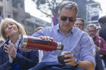 La vicepresidenta Carolina Cosse y el presidente Yamandú Orsi en el acto por el Día Internacional de los Trabajadores. · Foto: Rodrigo Viera Amaral