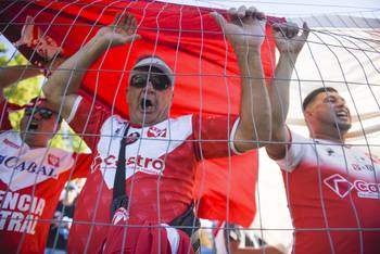 Hinchas de Tacuarembó (archivo, abril de 2025). · Foto: Gianni Schiaffarino