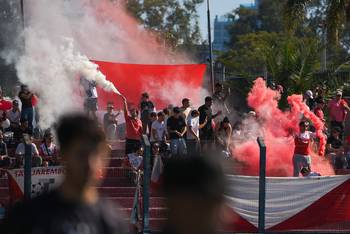 Hinchada de Tacuarembó, durante la final de la primera fase de la Segunda División Profesional, en el Parque Palermo (archivo, mayo de 2025). · Foto: Gianni Schiaffarino
