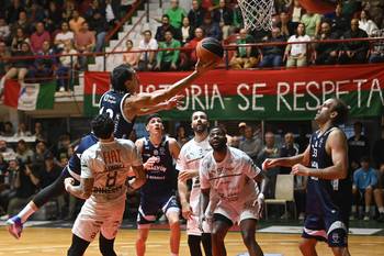 Encuentro entre Aguada y Malvín, el 5 de mayo, en la cancha de Aguada. · Foto: Alessandro Maradei