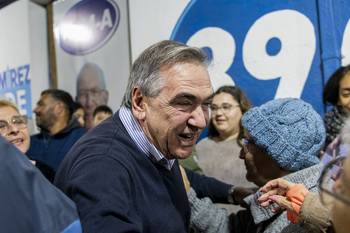 Guillermo Rodríguez tras resultar electo intendente de Colonia, el domingo en su sede en Carmelo. · Foto: Ignacio Dotti