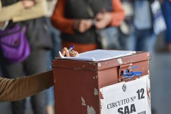 Circuito electoral en el liceo 3 Dolores _Lolita_ Rubial, el 11 de mayo, en Minas. · Foto: Fernando Morán