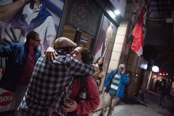 Foto principal del artículo '“Despedirlo con alegría, despedirlo con militancia”: dirigentes y militantes se congregaron en la sede del MPP tras la muerte de Mujica' · Foto: Gianni Schiaffarino