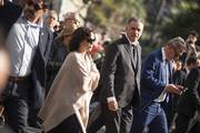 El presidente Yamandú Orsi y su esposa Laura Alonsopérez durante el cortejo.